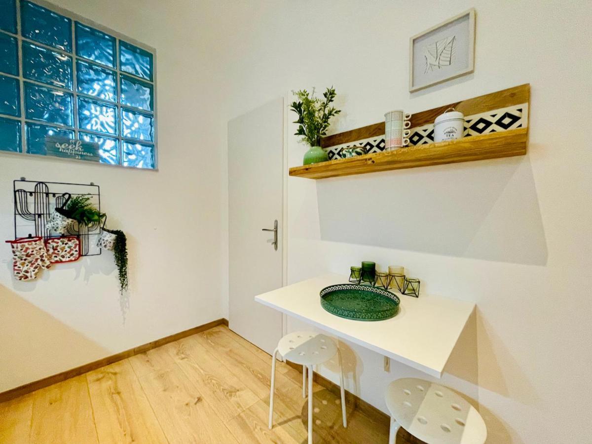 Colorful & Quiet Apartment In Beautiful Viennese Building Esterno foto