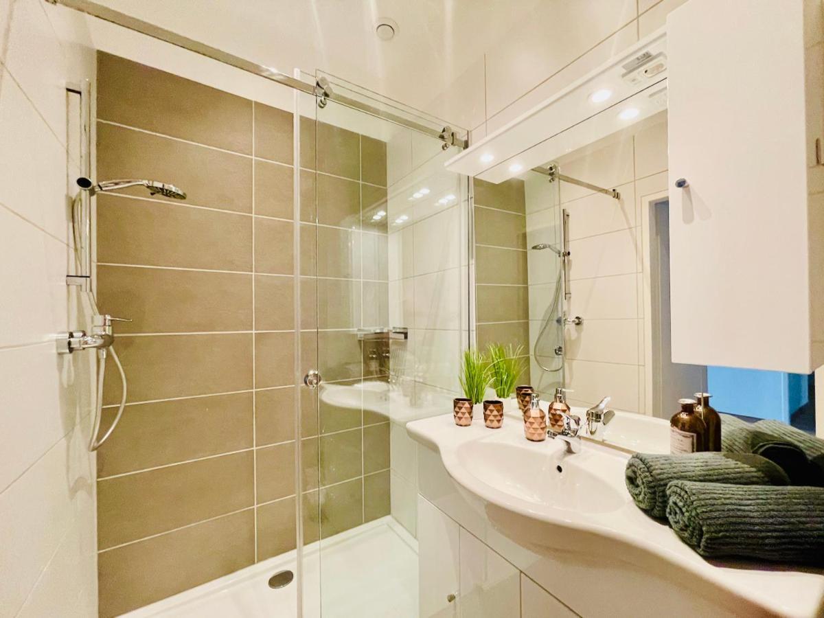 Colorful & Quiet Apartment In Beautiful Viennese Building Esterno foto