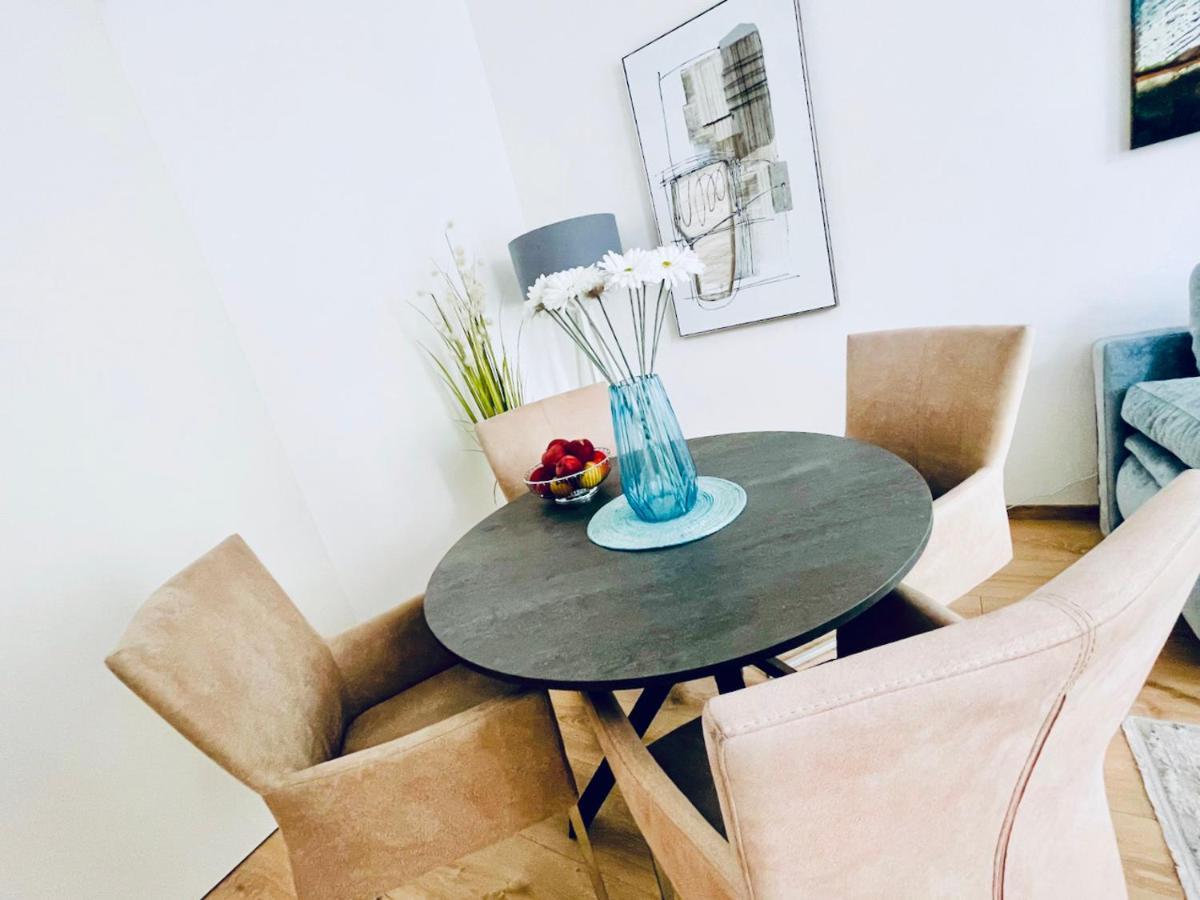 Colorful & Quiet Apartment In Beautiful Viennese Building Esterno foto